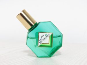 埋没した瞳を美しく保つための目薬はどれが効果的？